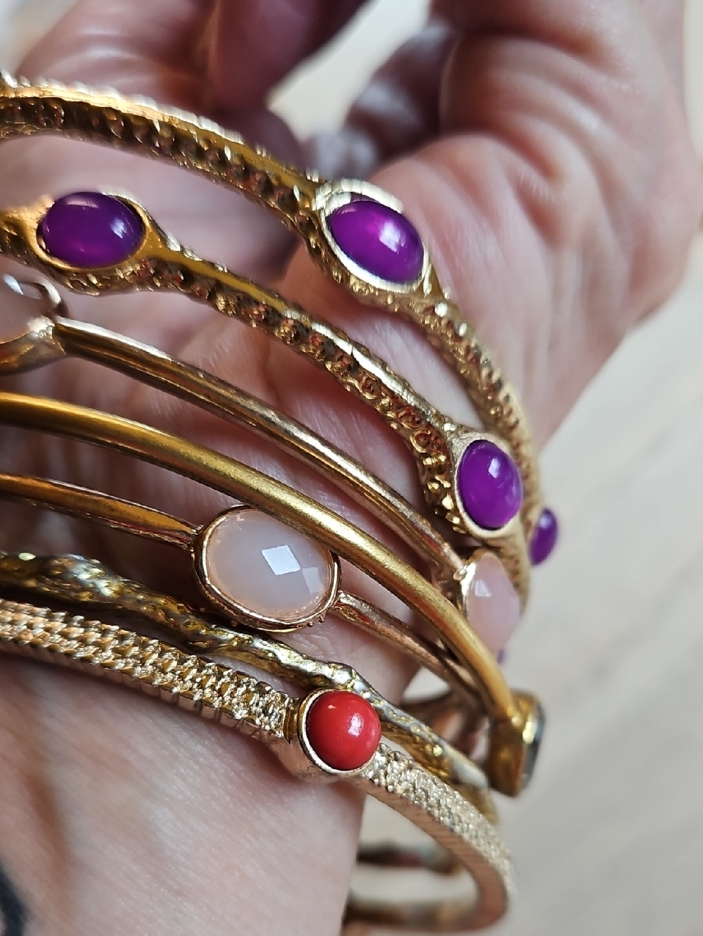 Lot Of 7 Gold Tone Multi-Gem Bangles Purple Pink Gray Red Textured Stack Them! - Picture 9 of 9